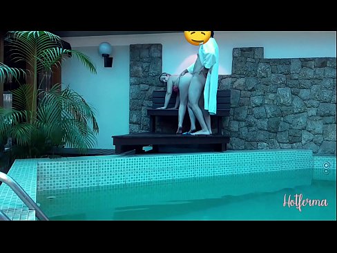 ❤️ Bulla ancillam ad piscinam invitat, sed fervido resistere non potuit ❌ at la.pornjk.ru